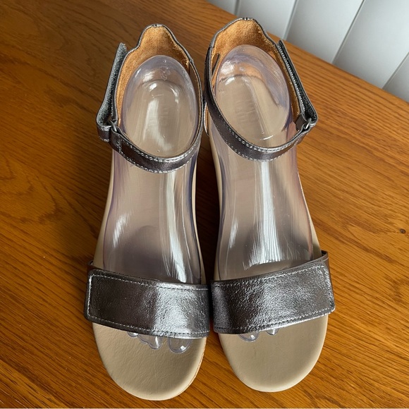 ABEO Cecile Metatarsal Leather Wedge Sandals Silver Size 9 - Picture 8 of 15